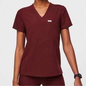 FIGS CATARINA BURGUNDY ONE POCKET SCRUB TOP